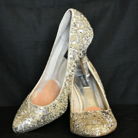 White House Black Market Heels - Picture 2 of 4
